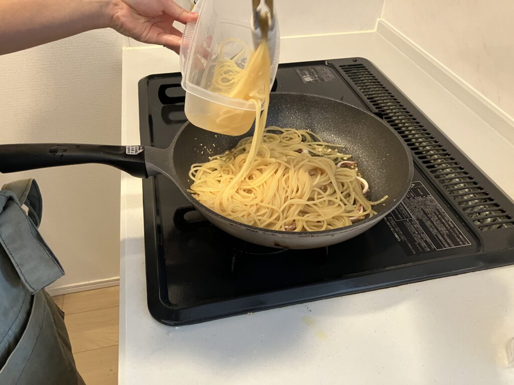 パスタを加える