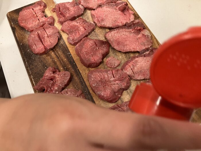 塩・味の素で下味をつける