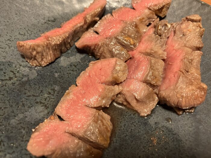 切取線のように互い違いに切れ込みを入れると食べやすい