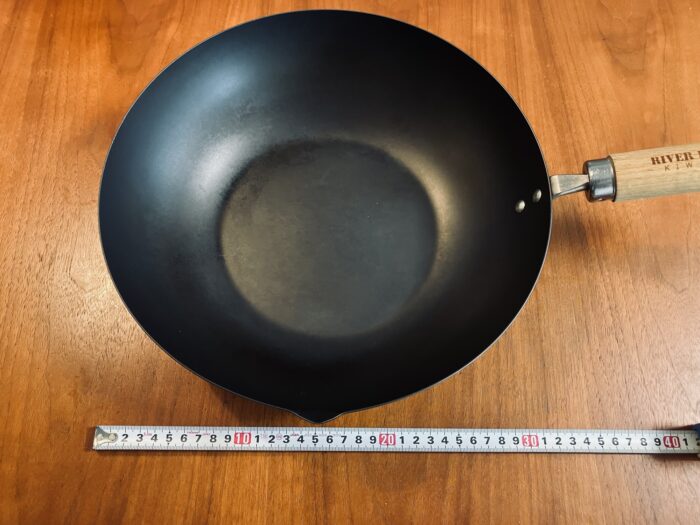 メジャーでサイズを測定(30cm)