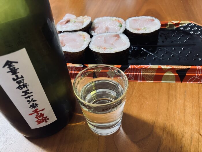 ほぼ海鮮巻き(ぶり)と日本酒