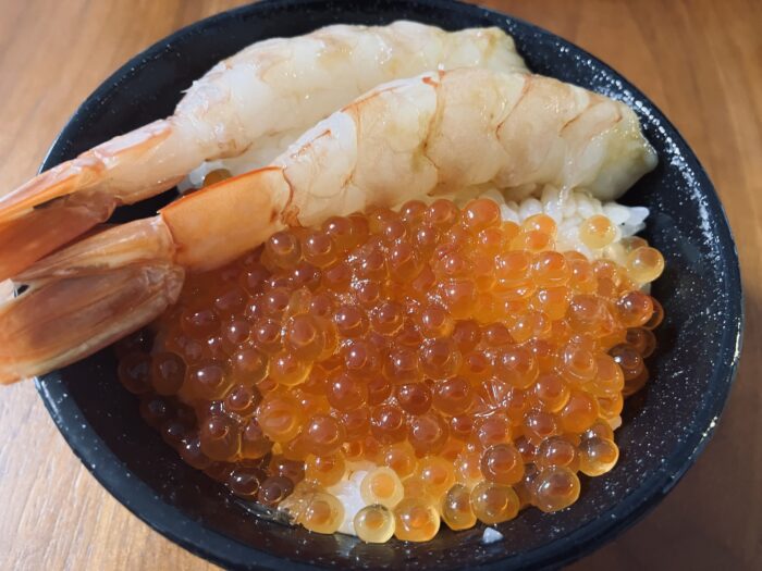 海老いくら丼