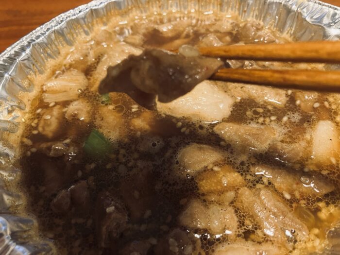 お肉は柔らかく味噌スープが程よく染み込んでいる