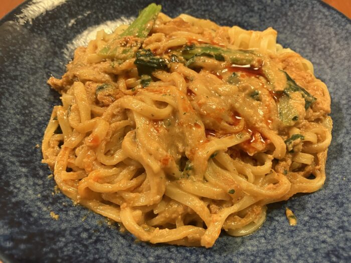 完成した濃厚胡麻の汁なし担々麺