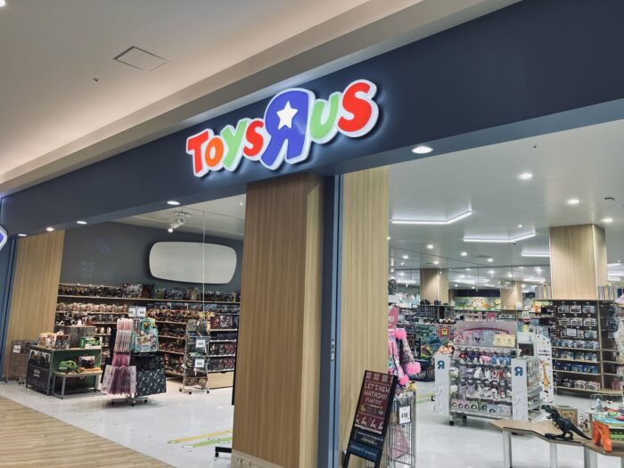 トイザらス イオンレイクタウンmori店の店舗入り口