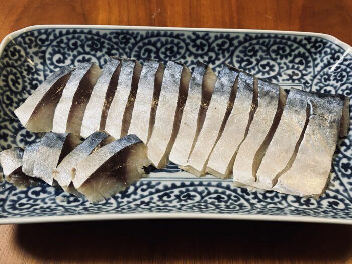 切り分けたしめさば