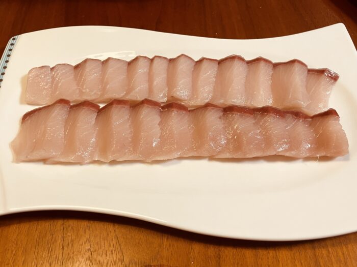 切り分けたブリ