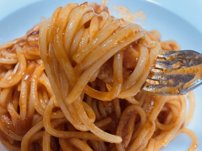 カプリチョーザ監修の冷凍パスタ「トマトとニンニク」を実食