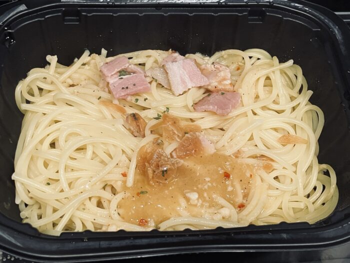 レンチンした「ガツンとニンニク大盛りペペロンチーノ」