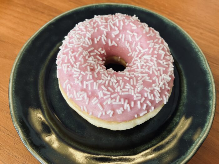 いちご風味ドーナツ