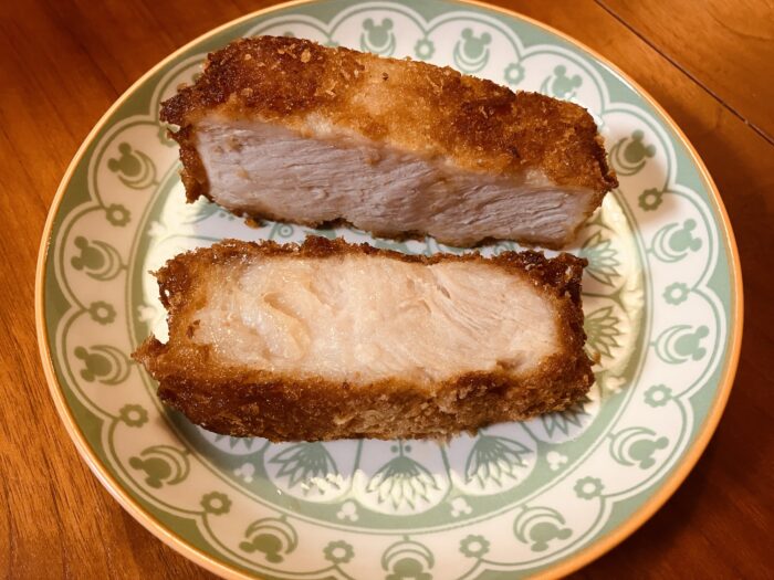 トースターで温め直したロピアの厚切りとんかつ