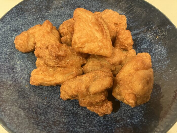 ロピアの「からあげの山」8個